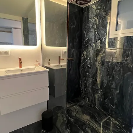 Port - Appt Cosy Pour 2 - A Pied * Grimaud